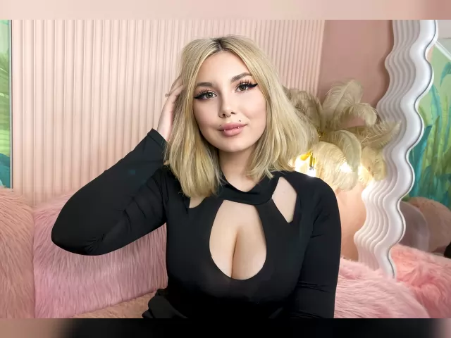 Find your cam match with CasseyW91: Make up