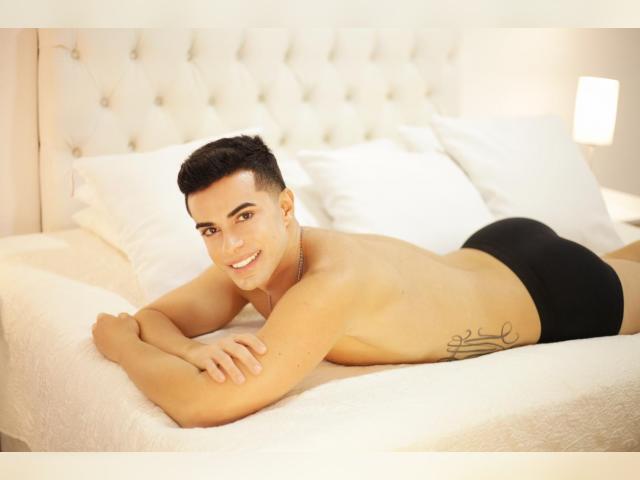 Welcome to cammodel profile for HunterParker: Nipple play