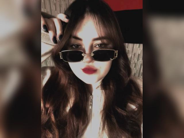 Adult chat with SweetCandy19: Lipstick