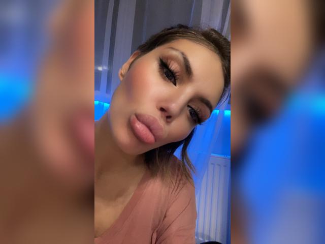 Welcome to cammodel profile for Misslovew: Nails