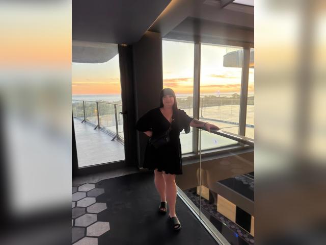 Welcome to cammodel profile for LizaDeArmondx: Nails