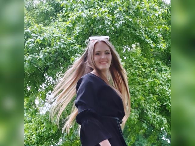 Welcome to cammodel profile for MissLilix: Kissing