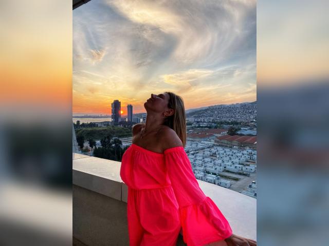 Why not cam2cam with SerenaVelvet: Travel