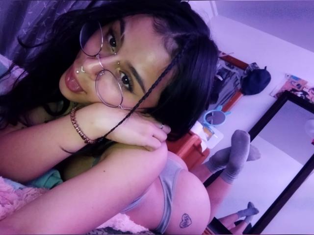 Why not cam2cam with Lusiana: Nails