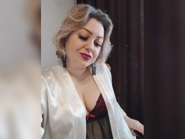 Adult chat with MissisXL: Outfits