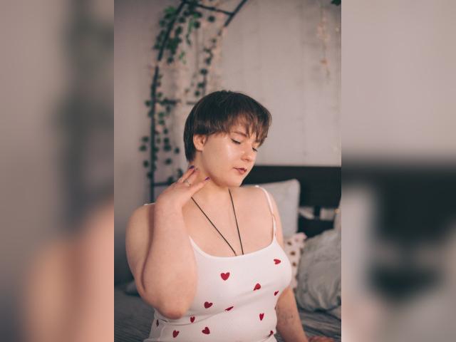 Adult webcam chat with MelittaAdams: Freckles