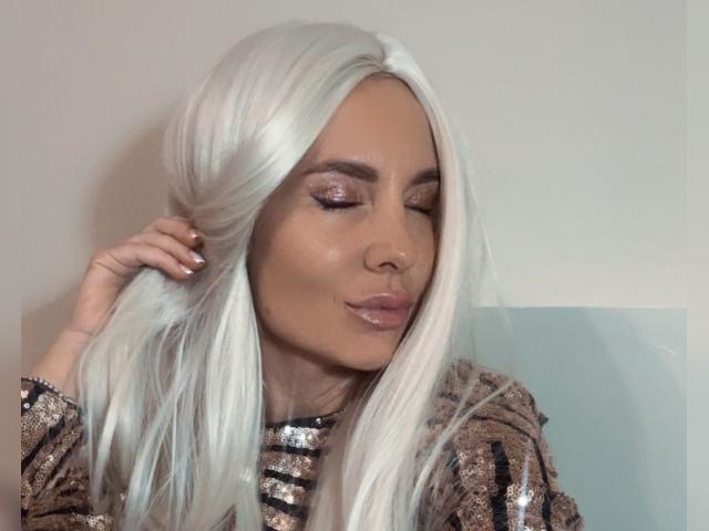 Watch cammodel SylviMystic: Travel