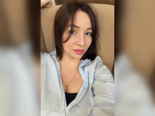 Welcome to cammodel profile for MiiraReele: Travel