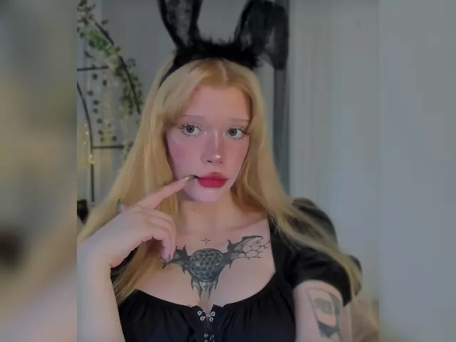 Connect with webcam model SweetMell: Make up