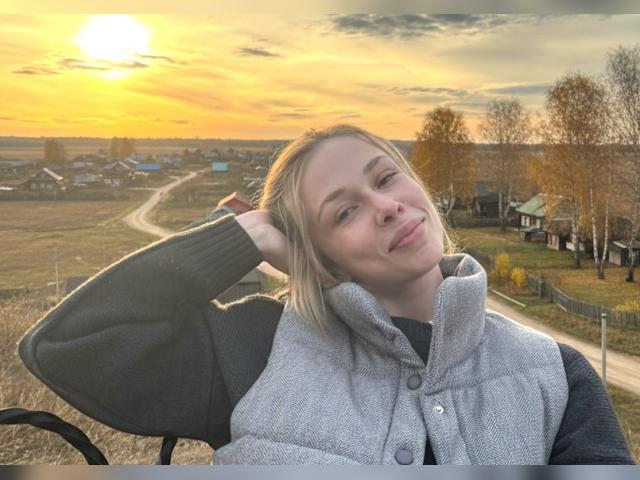 Welcome to cammodel profile for LimeMilk: Travel