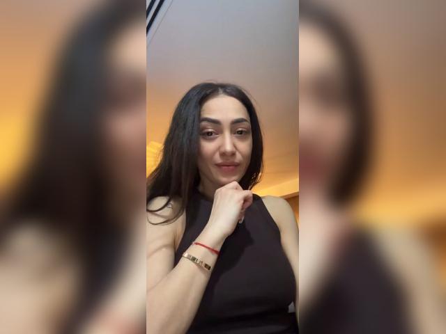 Connect with webcam model MorriganVael: Legs, feet & shoes
