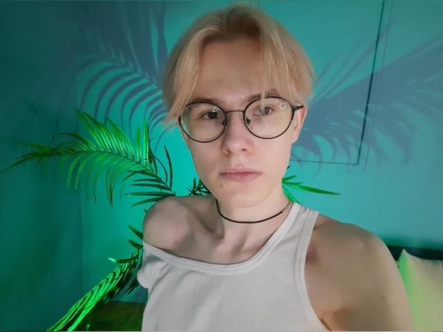Start video chat with LiamBlair: Piercings & tattoos