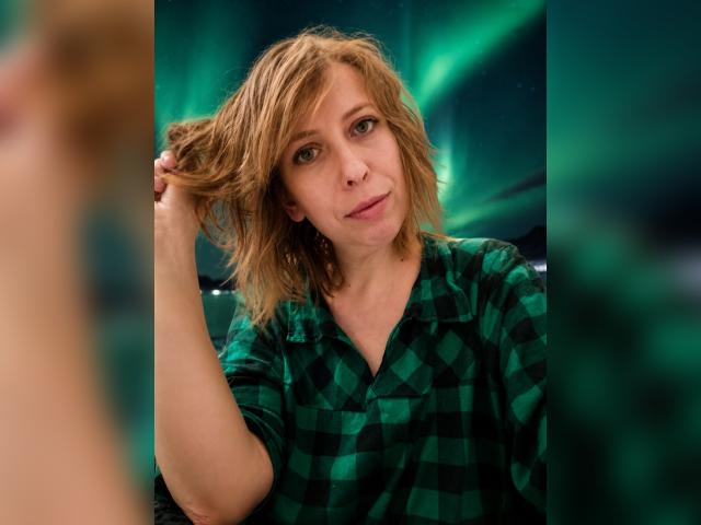Adult webcam chat with VORONAMOON: Smoking