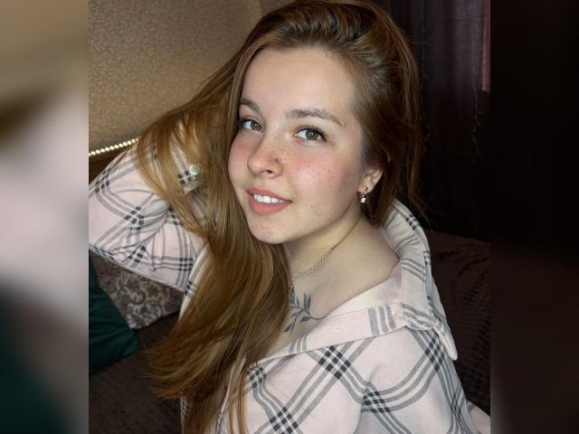 Adult chat with SweetHoney: Legs, feet & shoes