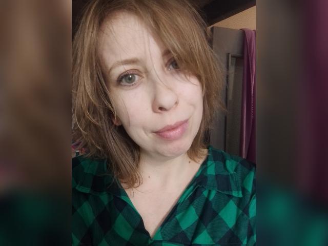 Welcome to cammodel profile for VORONAMOON: Books/Reading