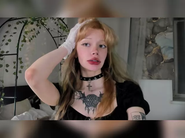 Connect with webcam model SweetMell: Outfits