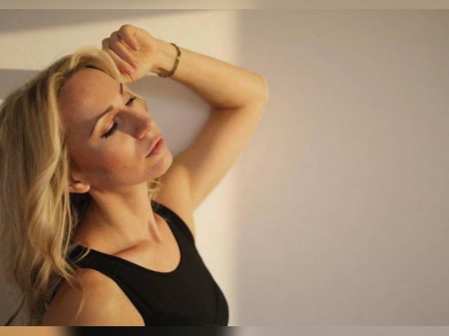 Why not cam2cam with Alicia3: Outdoor Activities