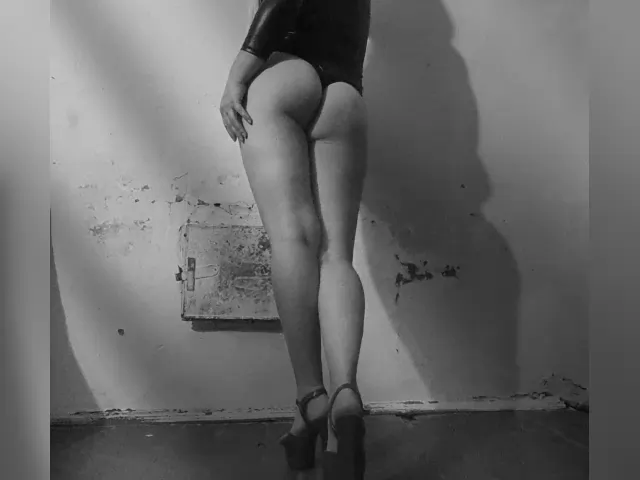 Welcome to cammodel profile for LedyXKate: Glasses