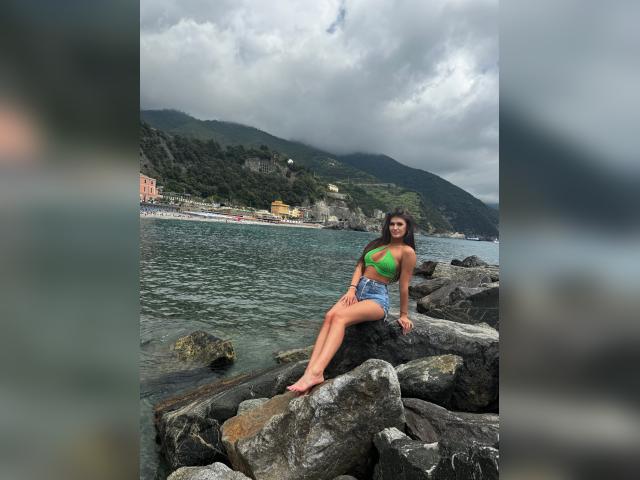 Adult chat with melany22: Kissing