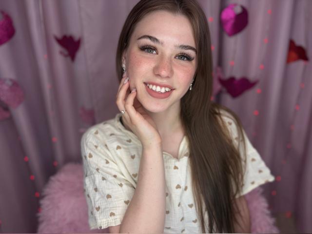 Welcome to cammodel profile for KellyKissX: Nails