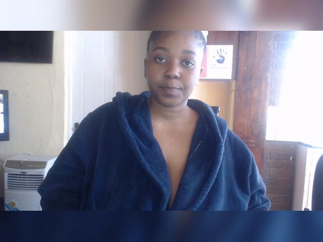 Adult webcam chat with JuicyPeach20: Lipstick