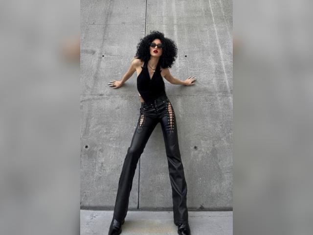 Welcome to cammodel profile for NoirEmpress333: Legs, feet & shoes