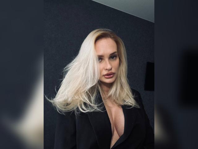 Adult chat with MissLunar: Travel