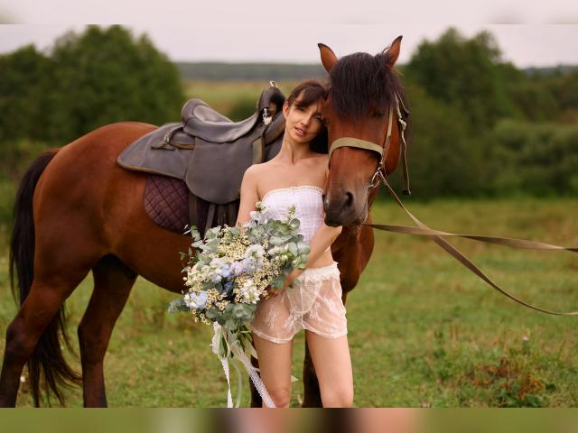 Adult chat with CarolinaBrava: Lingerie & stockings