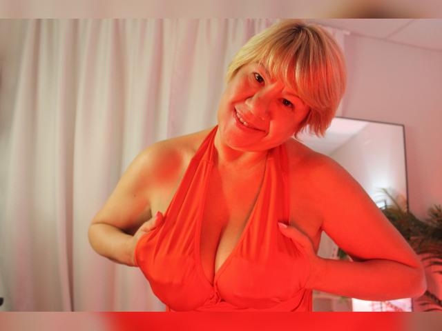 Welcome to cammodel profile for JillMild: Legs, feet & shoes