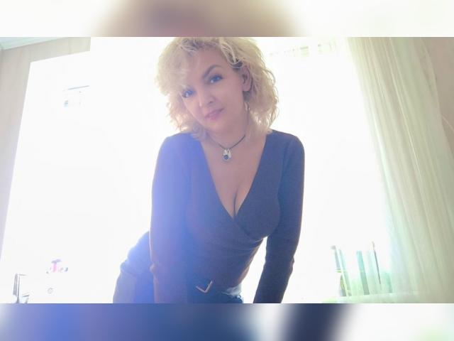 Adult chat with ElowenRose: Travel