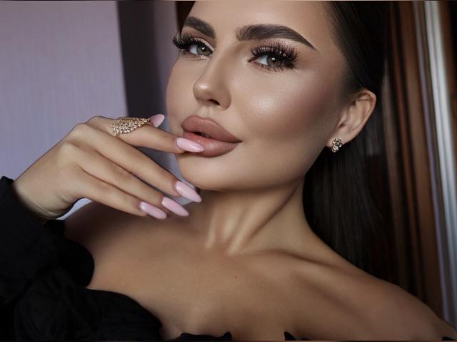 Welcome to cammodel profile for BrunetteMuse: Travel