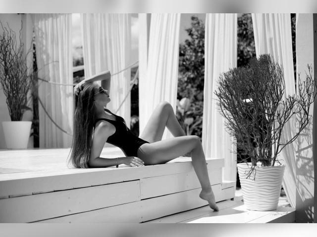 Visit Sandrina33 profile