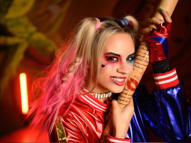 Visit KiaraR83 profile