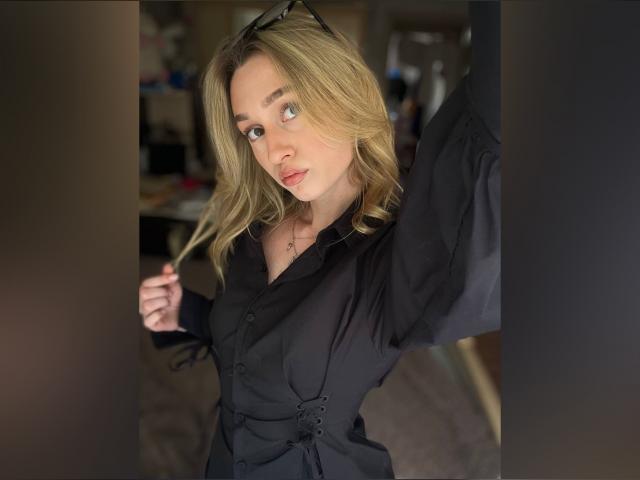 Visit HotttAngelll profile