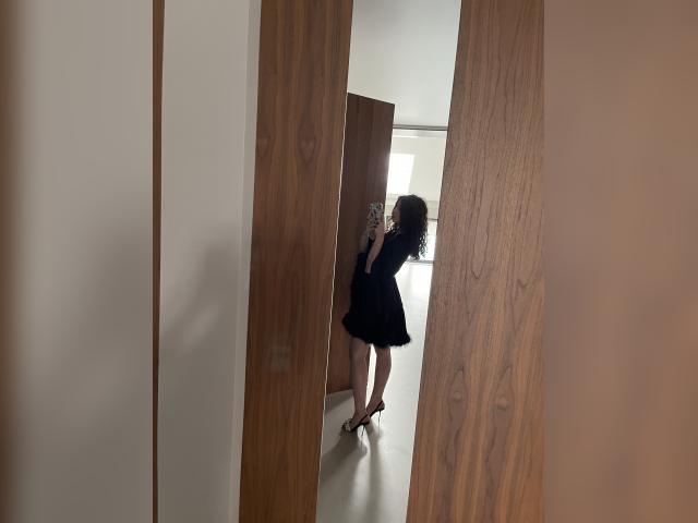 Visit Cryssa profile