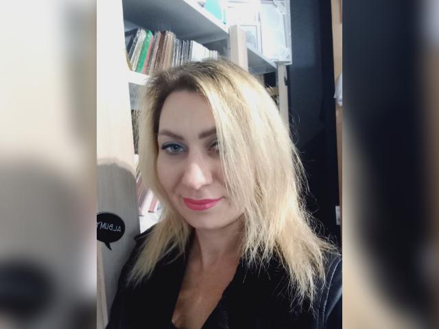 Visit BlondeOksi profile