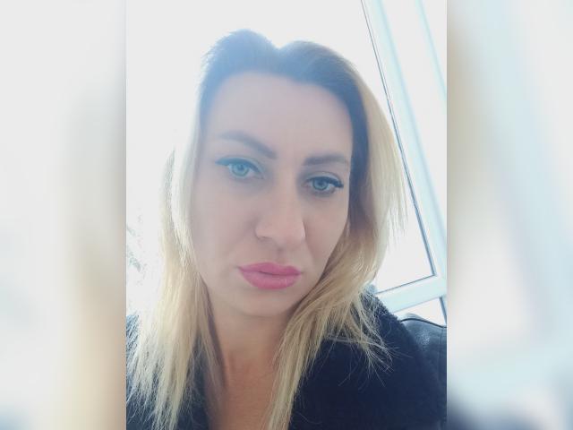 Visit BlondeOksi profile