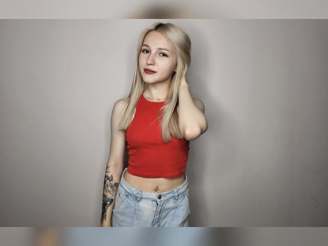 Visit LisaFoxyMe profile