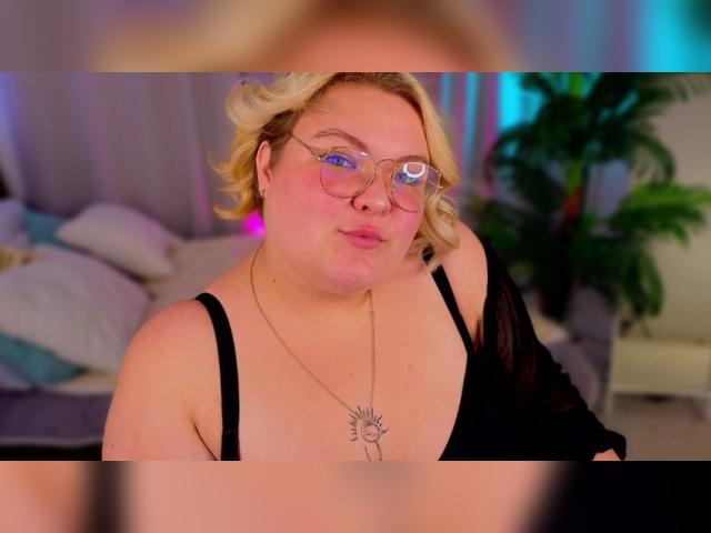 Visit EllaBigBabe profile