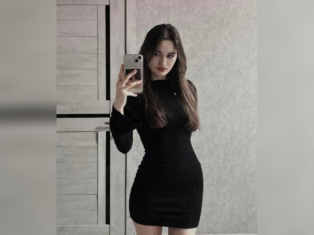 Visit LyannaGlow profile