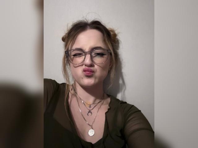 Visit lunaberryy profile