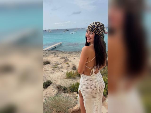 Visit AriaFoxx profile