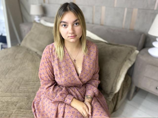 Visit DanaB93 profile