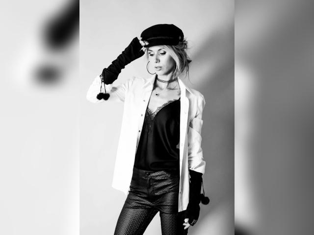 Visit MistressV profile