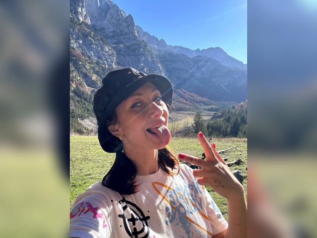 Visit Clarisse profile