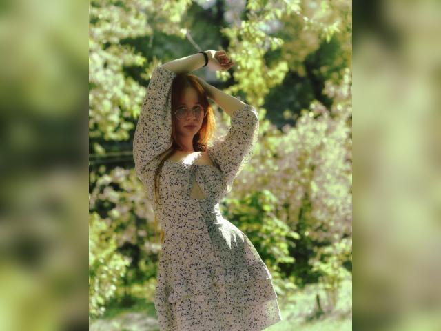 Visit sweetiefoxxxy profile