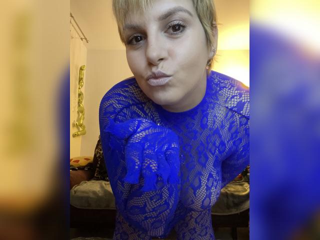 Visit iammmmiky profile