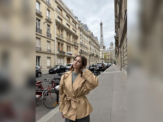 Visit honeyxxxemily profile