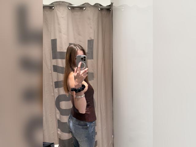 Visit honeyxxxemily profile