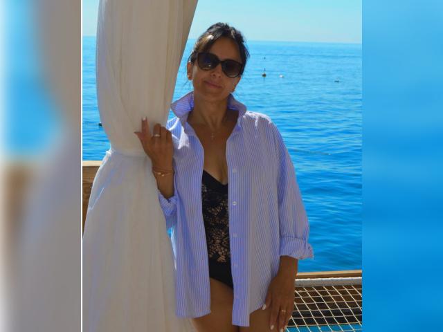 Visit VivienneDior profile